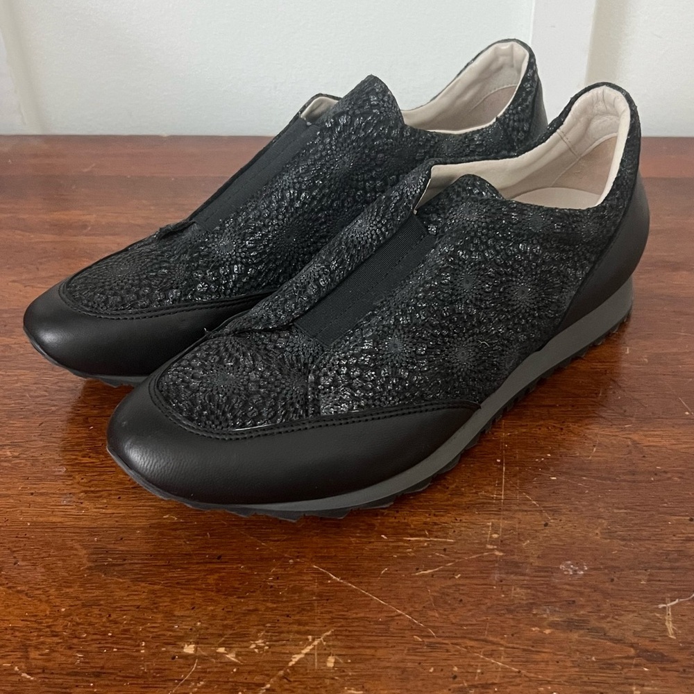 Amalfi Black Textured Women's Sneakers size 9